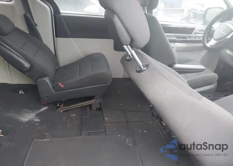 2010 Dodge Grand Caravan Sxt z USA, uszkodzony, nr VIN 2D4RN5D10AR484335